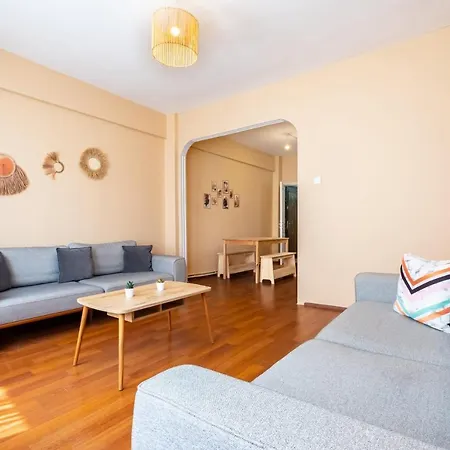 Lejlighed Excellent Flat With Balcony Located Near Kabatas Ferry Station And Taksim Square In Beyoglu *