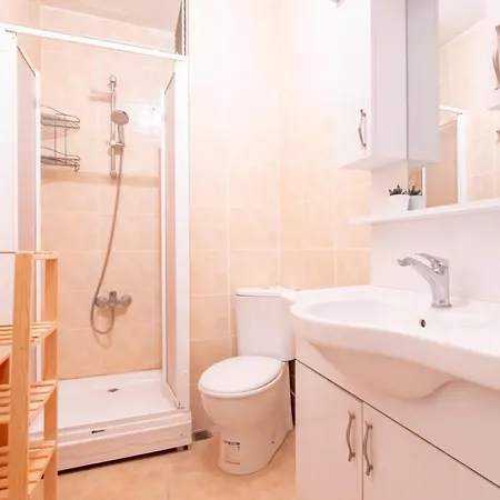 Lejlighed Excellent Flat With Balcony Located Near Kabatas Ferry Station And Taksim Square In Beyoglu *