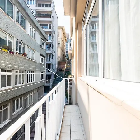 Excellent Flat With Balcony Located Near Kabatas Ferry Station And Taksim Square In Beyoglu Apartment *